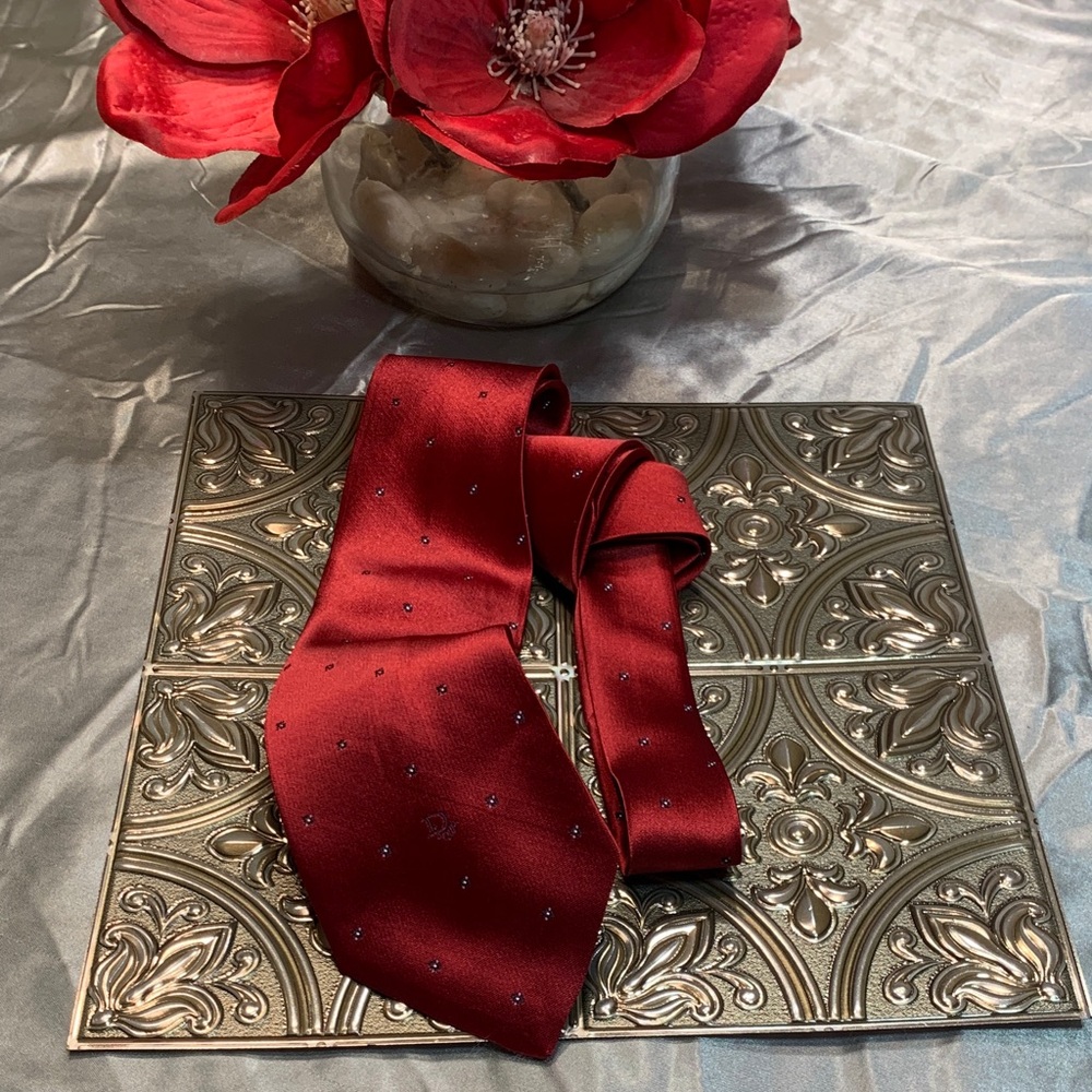 🌹Vintage CHRISTIAN Dior • EUC BEAUTIFUL Red Tie